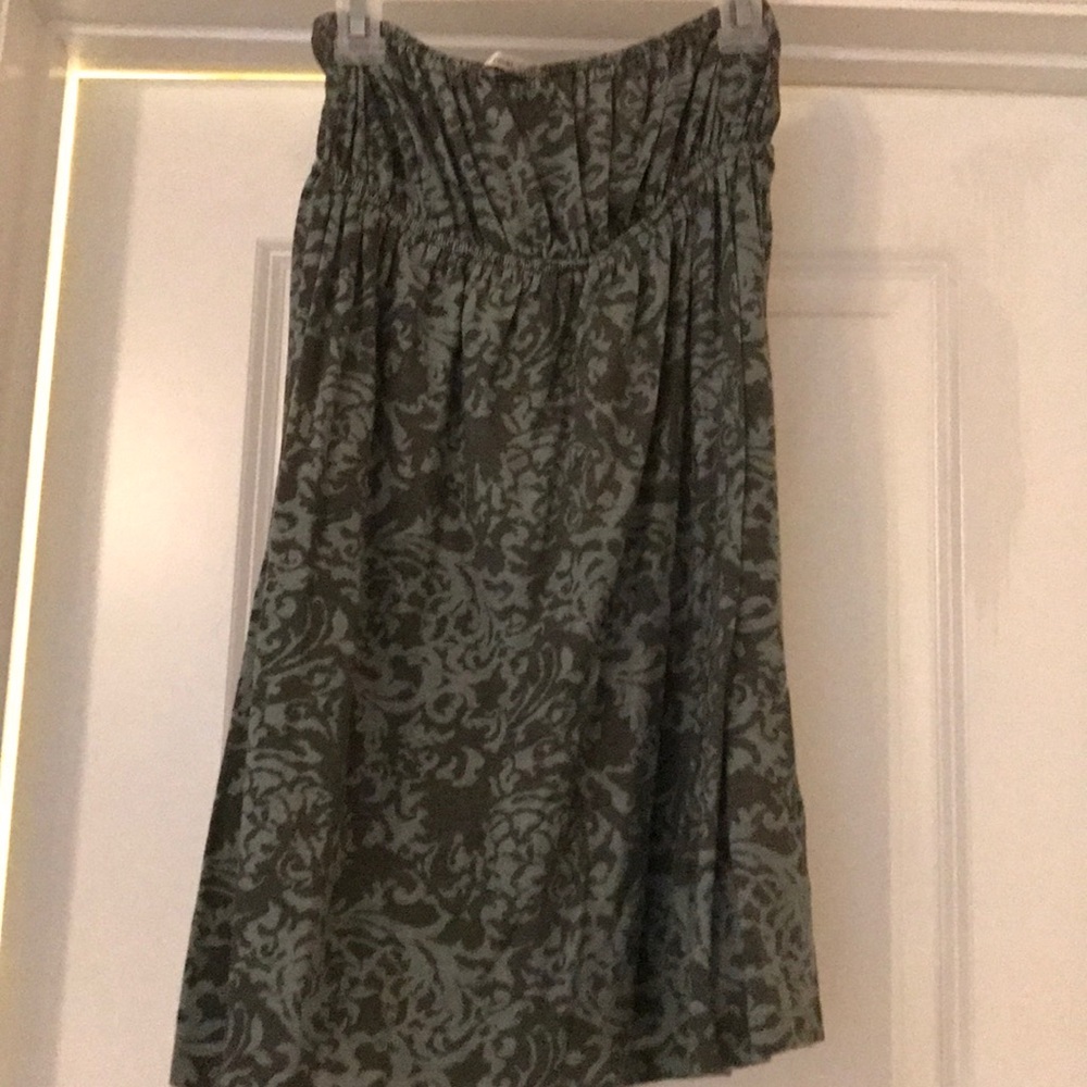 Green patterned strapless summer dress